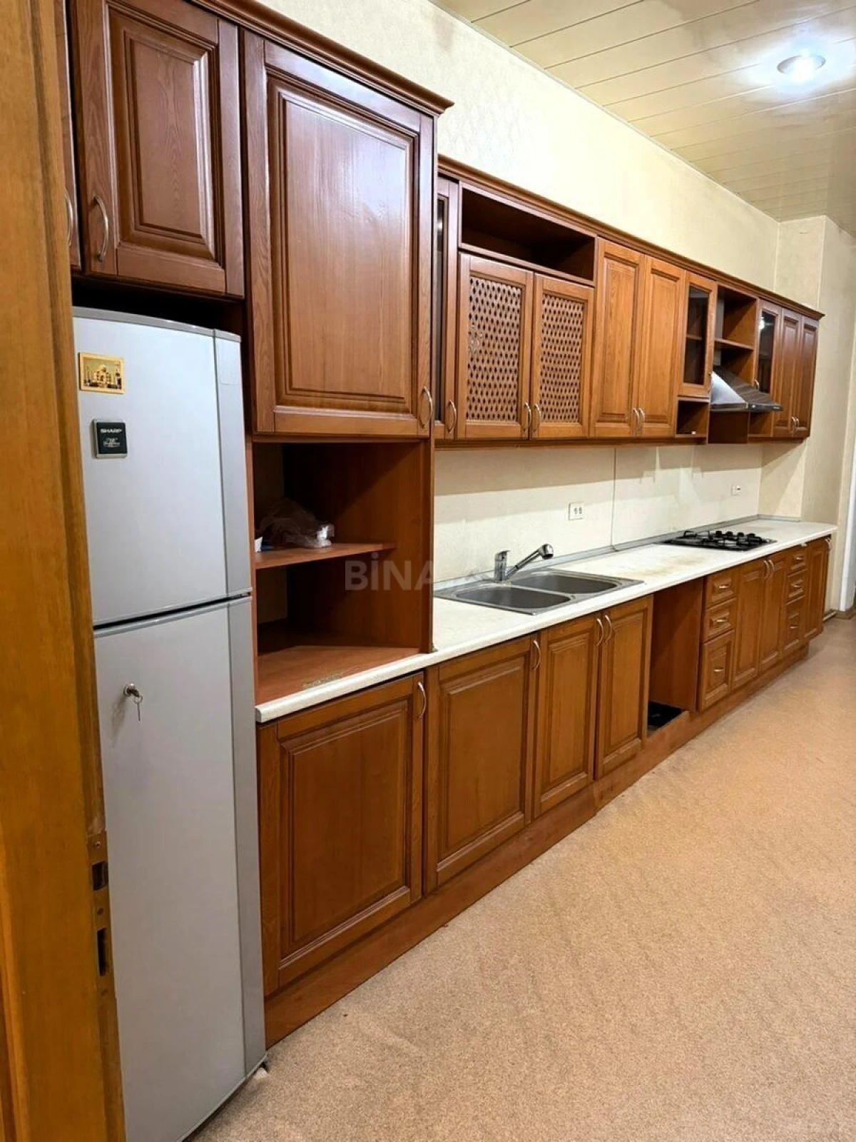 Satılır 4 otaqlı mənzil 175 m²