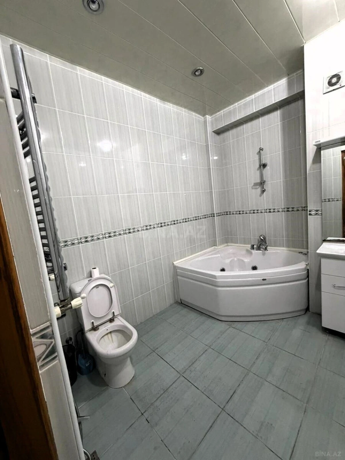 Satılır 4 otaqlı mənzil 175 m²