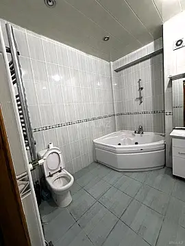 Satılır 4 otaqlı mənzil 175 m²