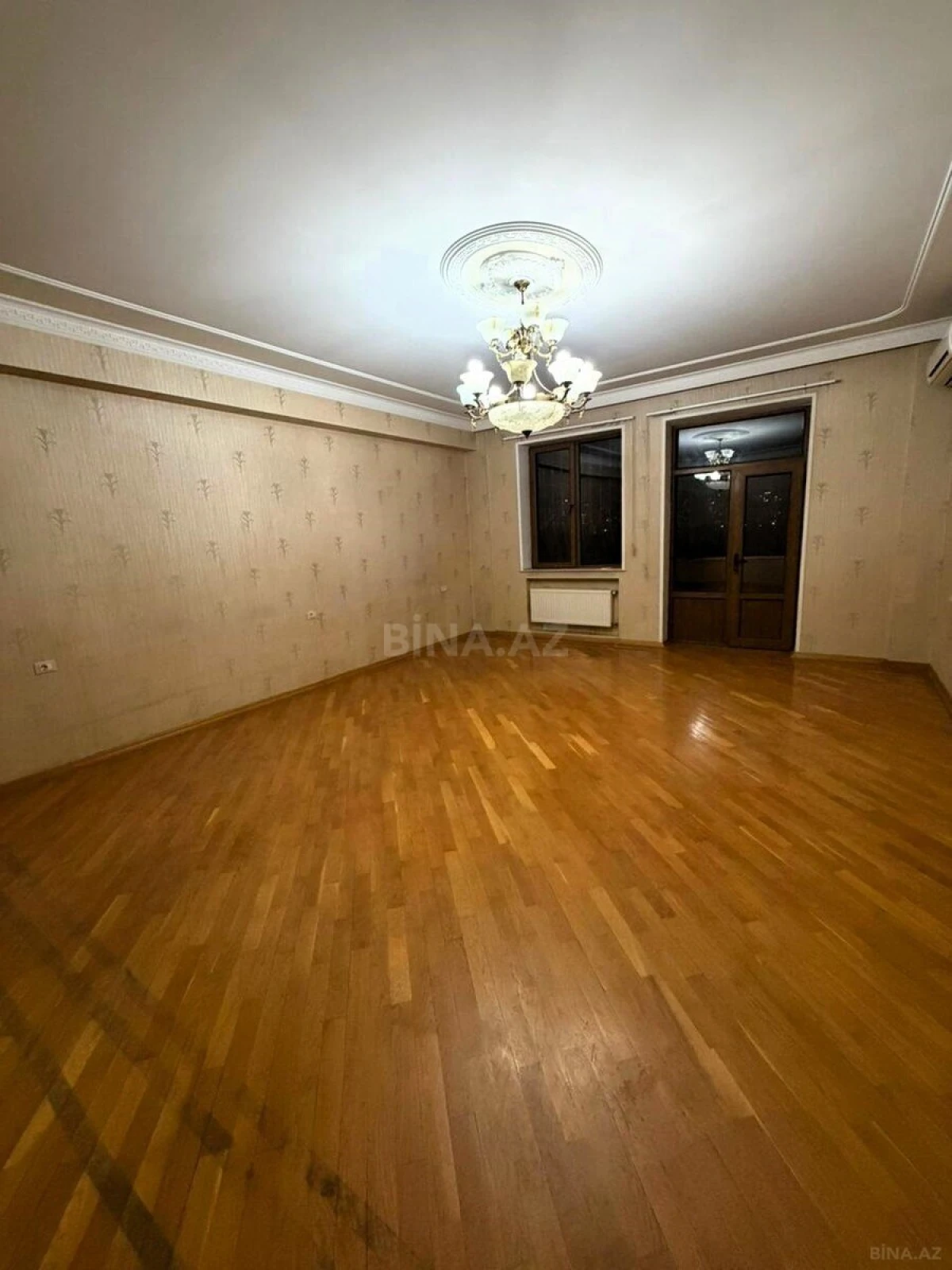Satılır 4 otaqlı mənzil 175 m²