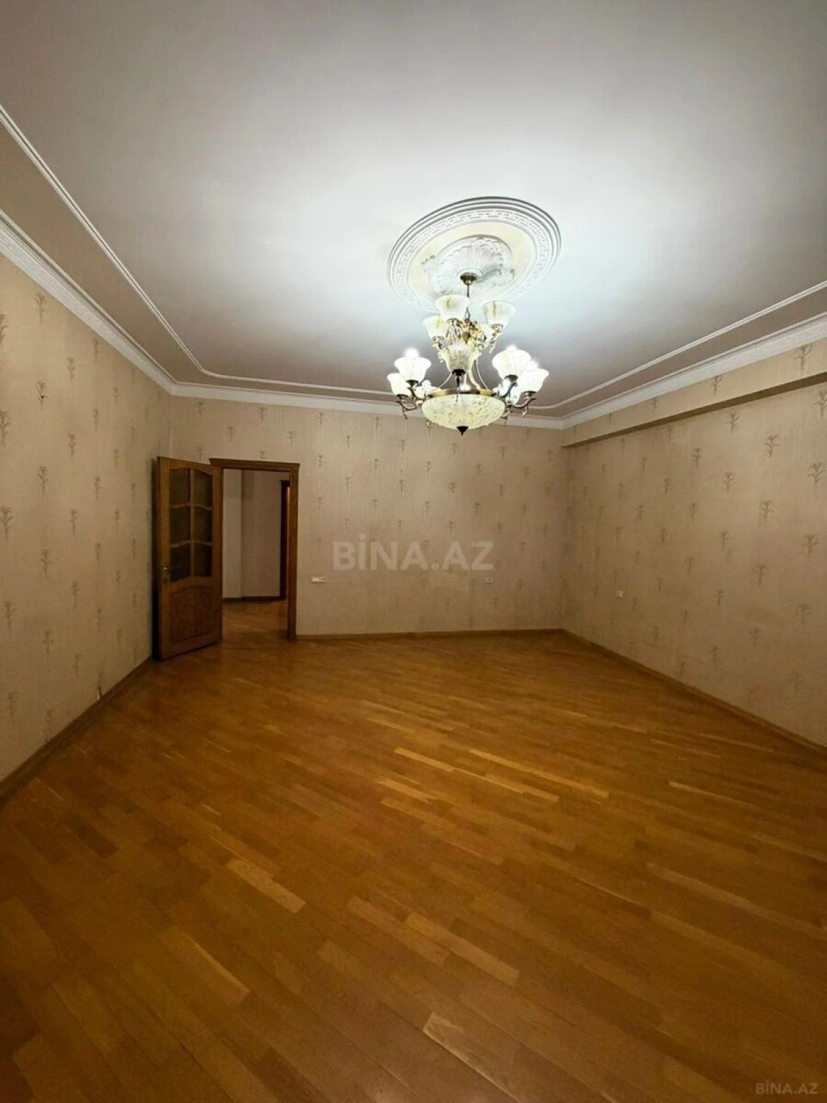 Satılır 4 otaqlı mənzil 175 m²