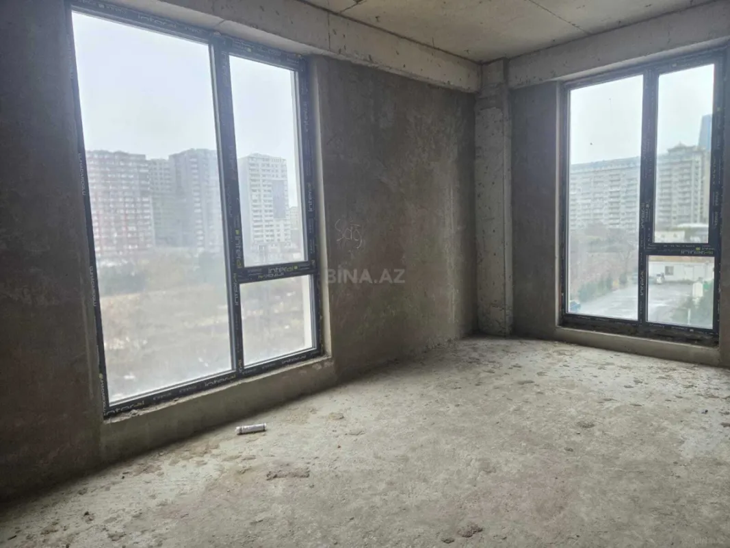 Satılır 4 otaqlı mənzil 180 m²