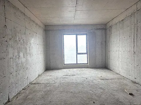 Satılır 4 otaqlı mənzil 180 m²