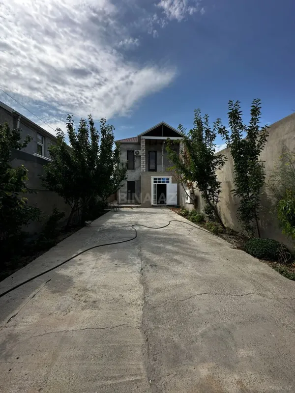 Satılır 5 otaqlı həyət evi 250 m²