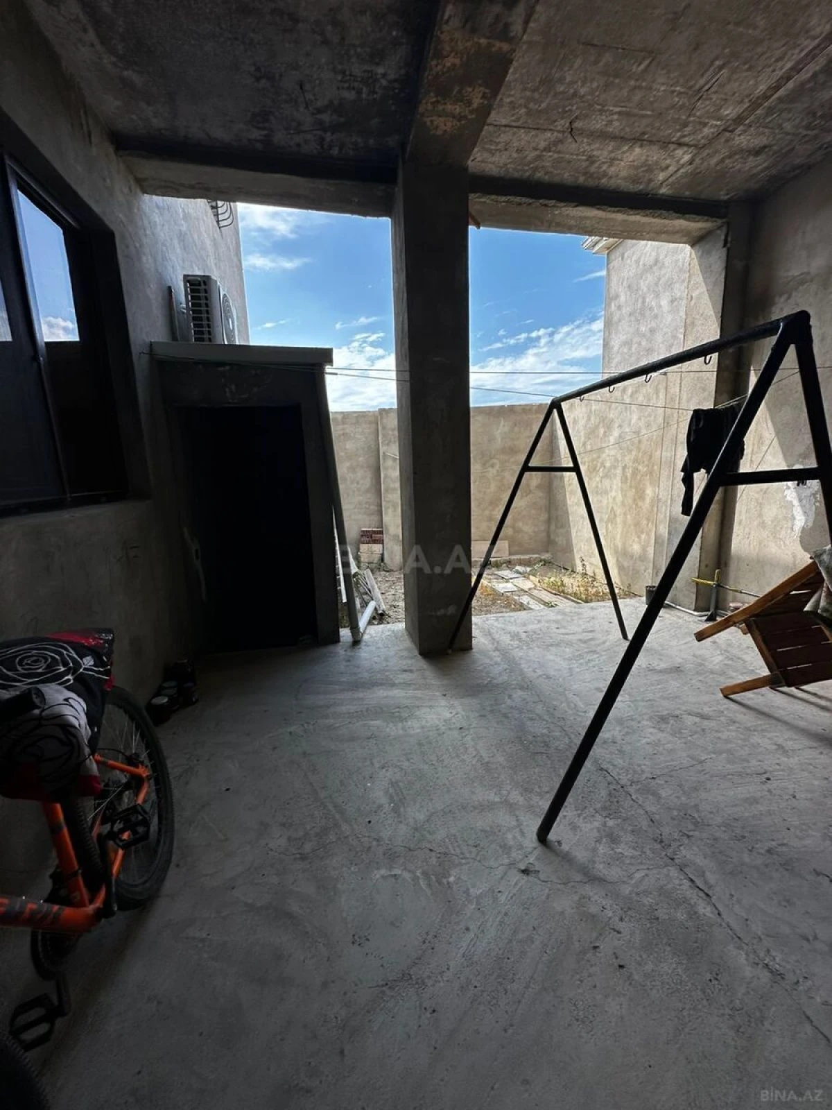 Satılır 5 otaqlı həyət evi 250 m²