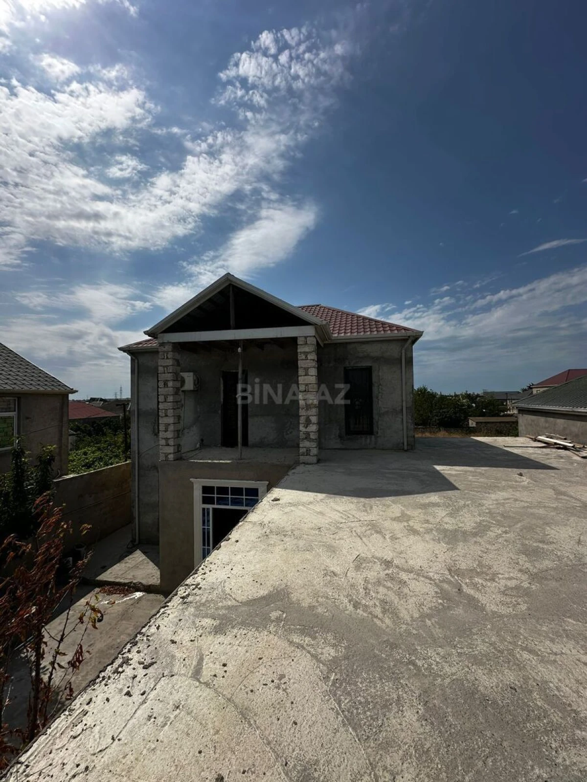 Satılır 5 otaqlı həyət evi 250 m²