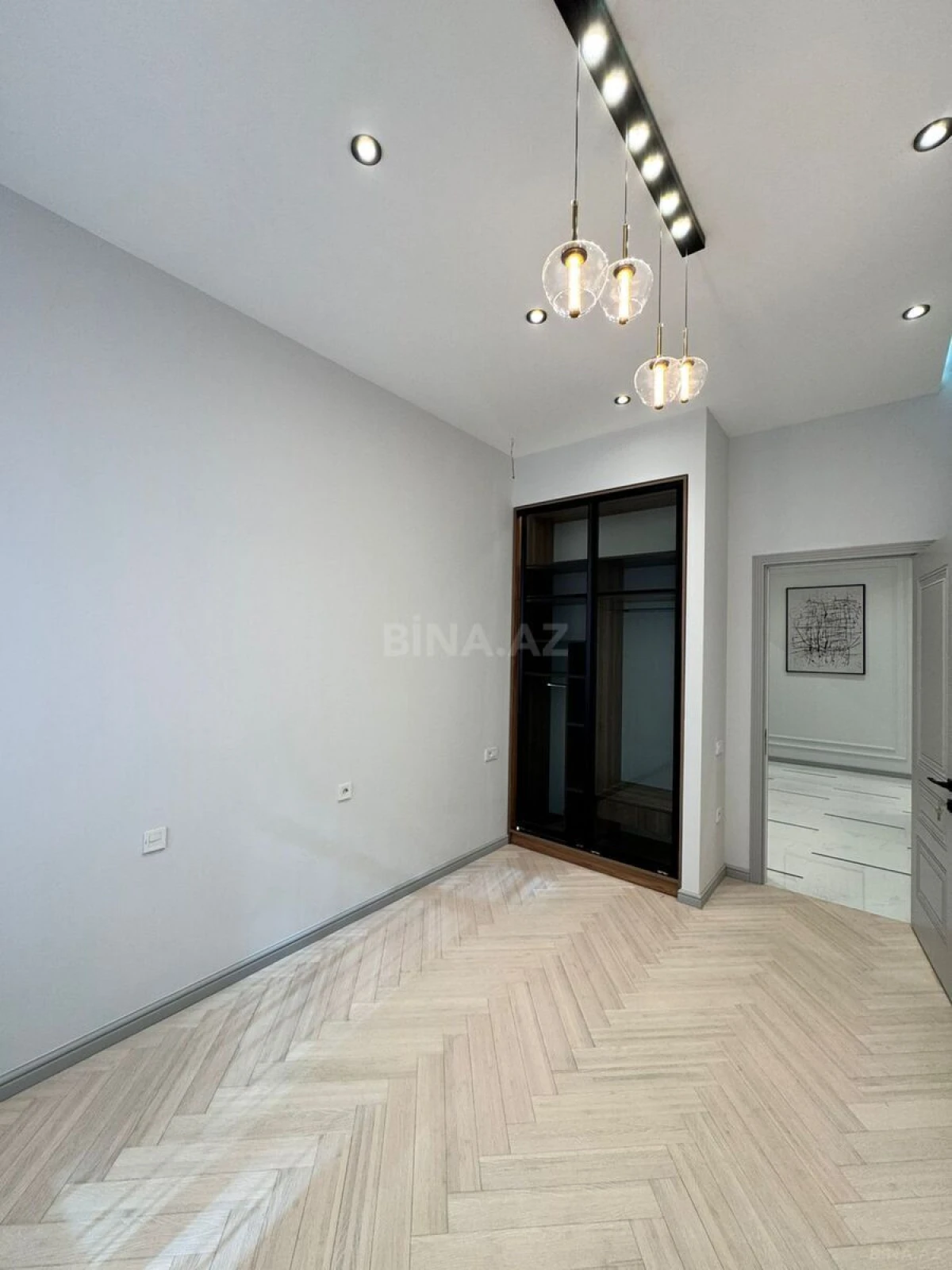 Satılır 3 otaqlı mənzil 125 m²
