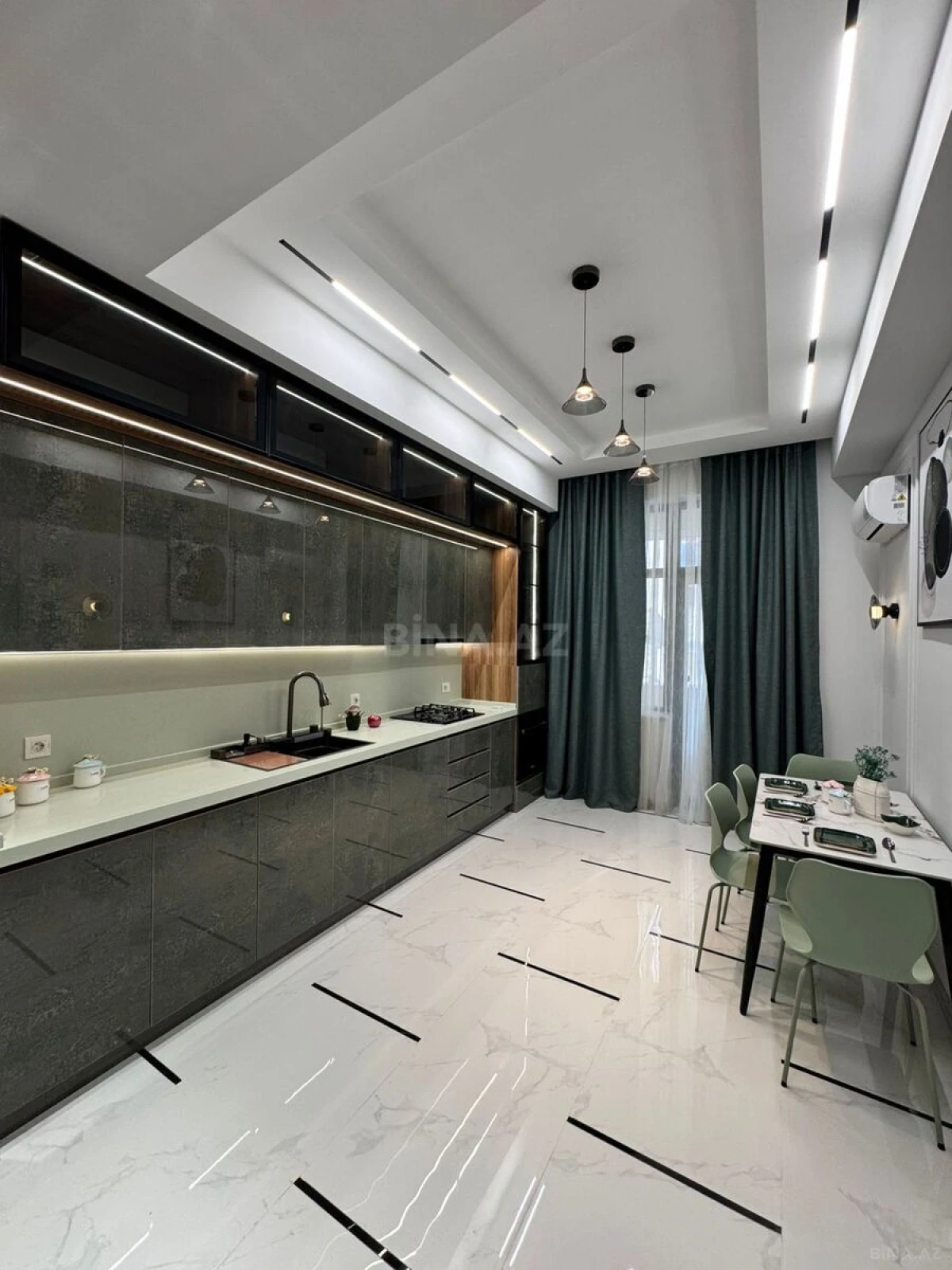 Satılır 3 otaqlı mənzil 125 m²