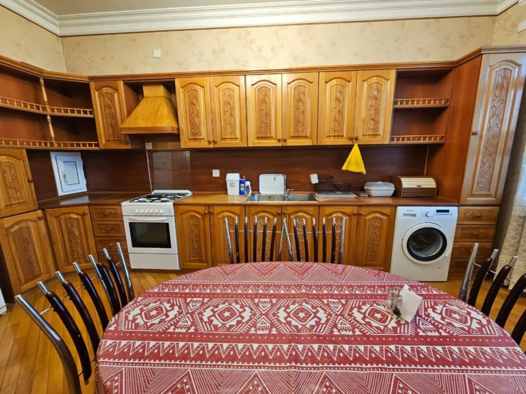 Satılır 3 otaqlı mənzil 135 m²