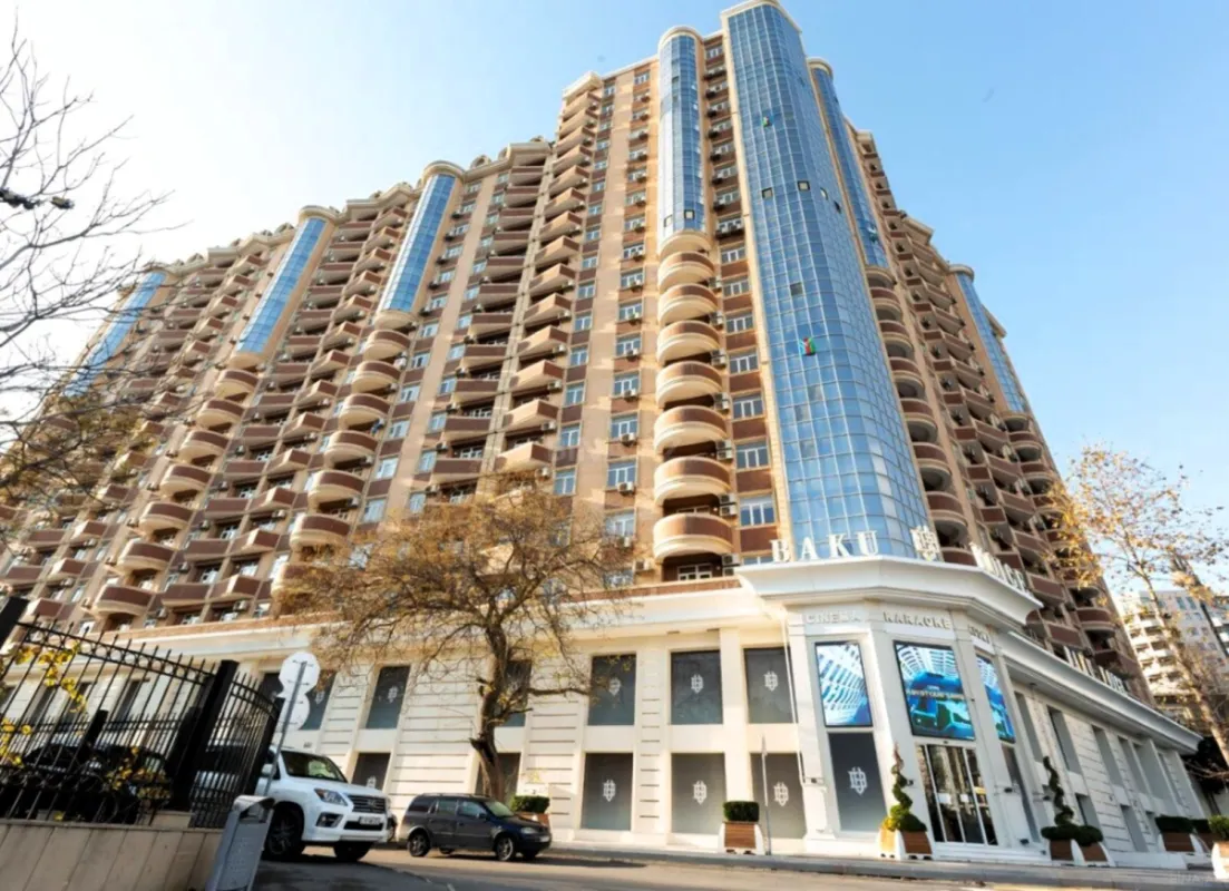 Satılır 3 otaqlı mənzil 136 m²