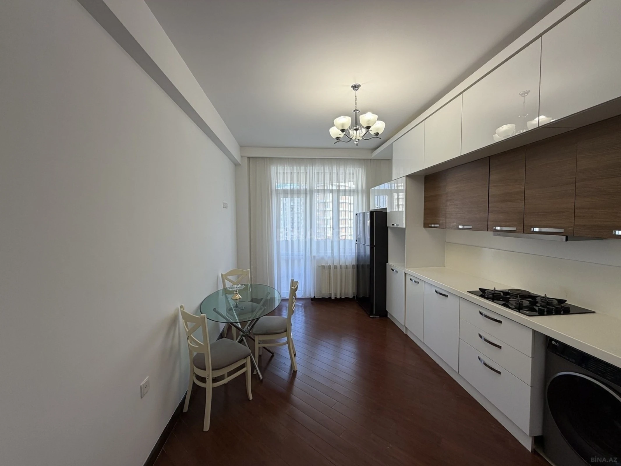 Satılır 3 otaqlı mənzil 136 m²