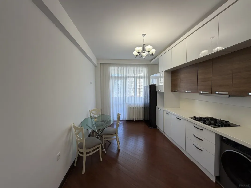 Satılır 3 otaqlı mənzil 136 m²