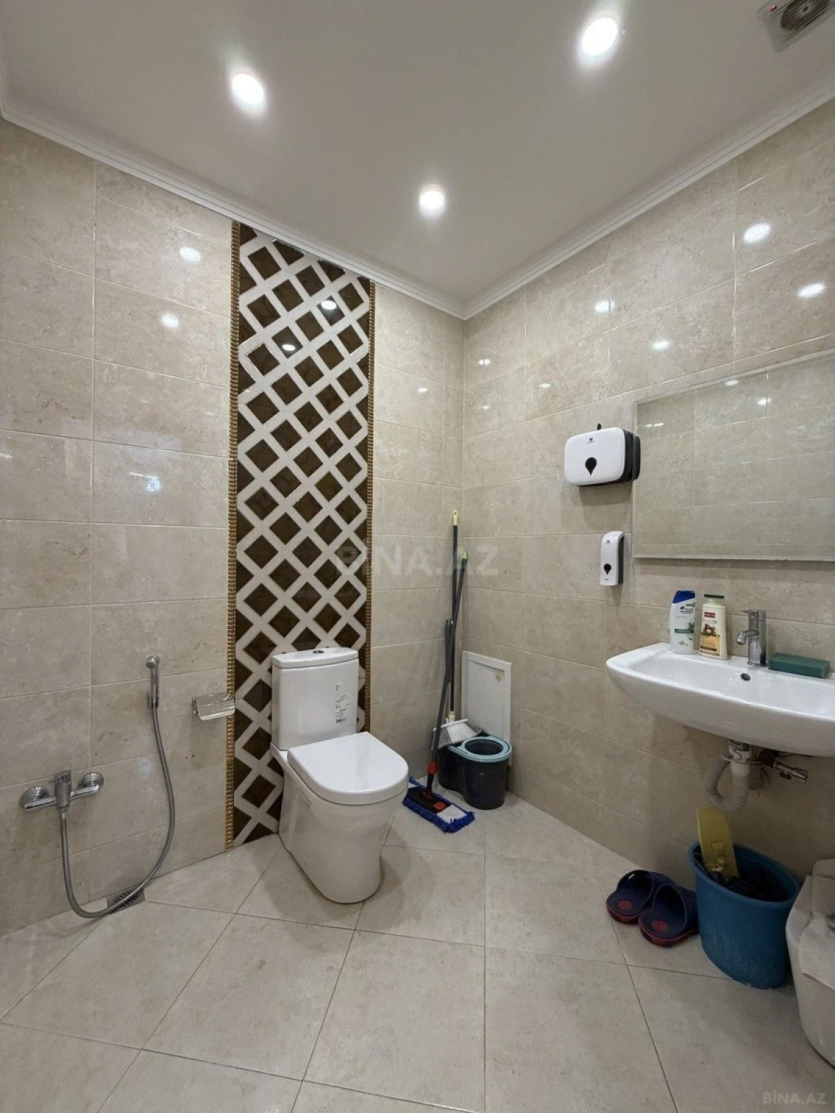 Satılır 3 otaqlı mənzil 136 m²