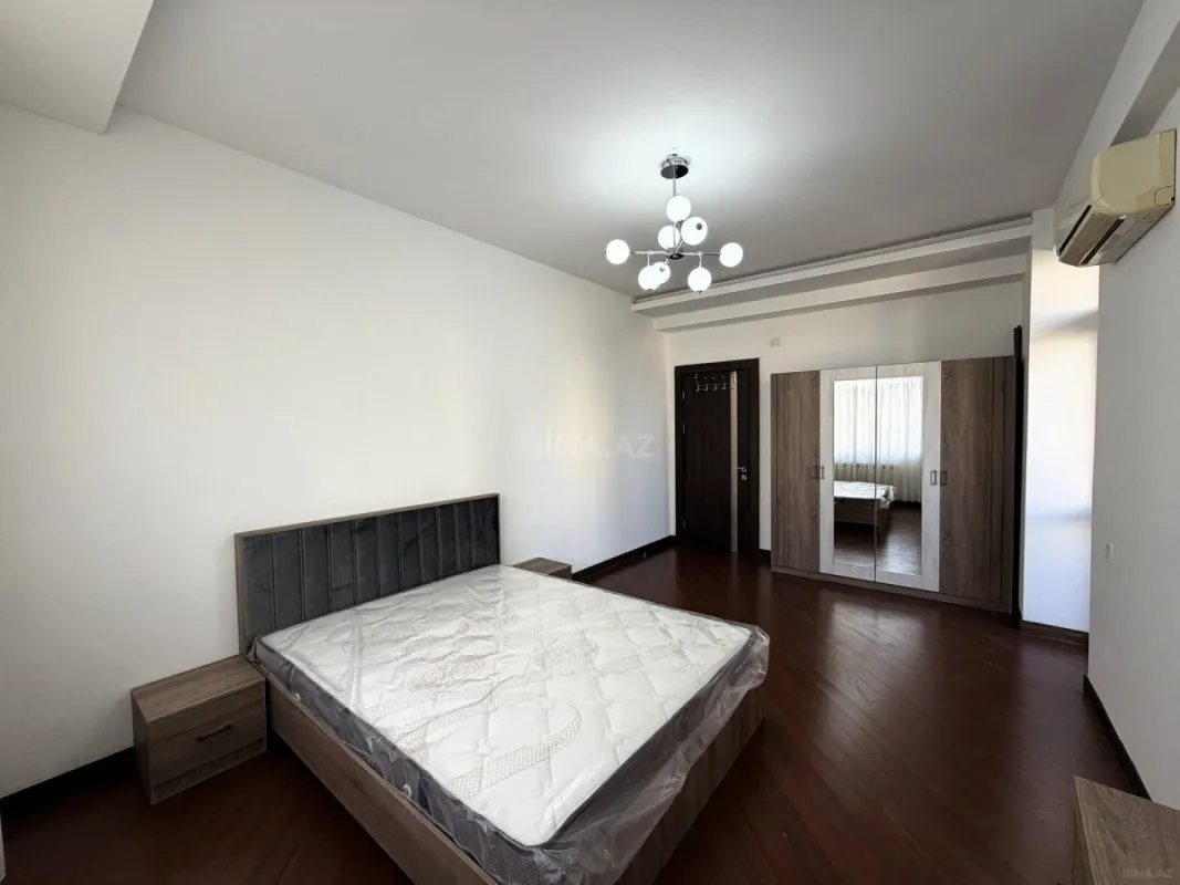 Satılır 3 otaqlı mənzil 136 m²