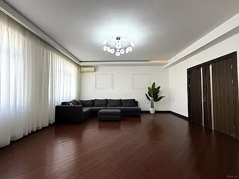 Satılır 3 otaqlı mənzil 136 m²