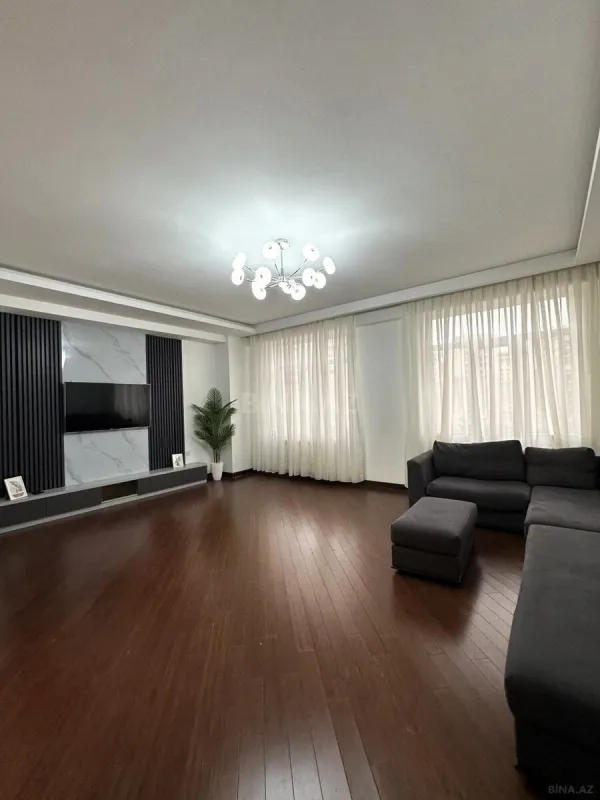Satılır 3 otaqlı mənzil 136 m²