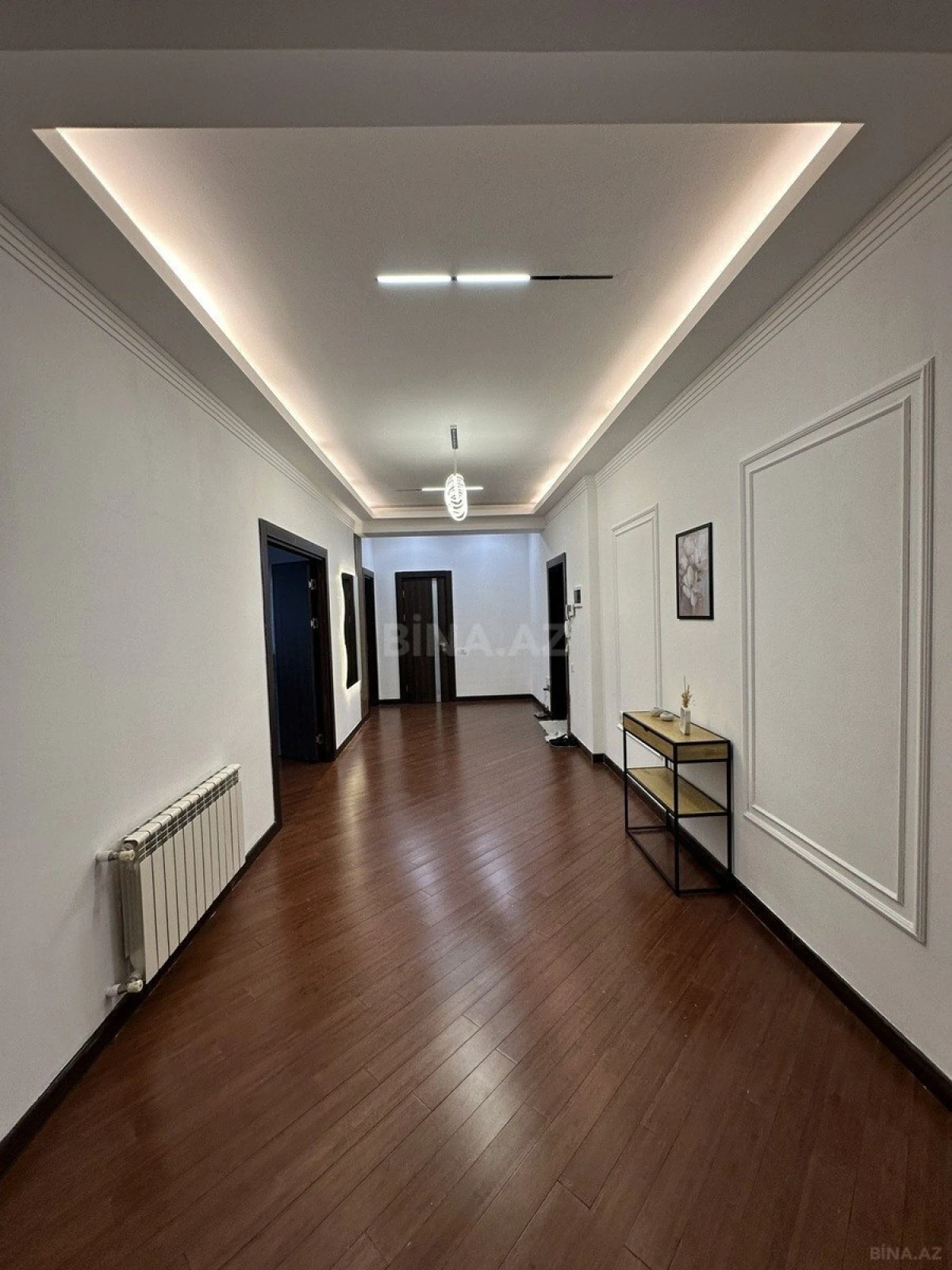 Satılır 3 otaqlı mənzil 136 m²