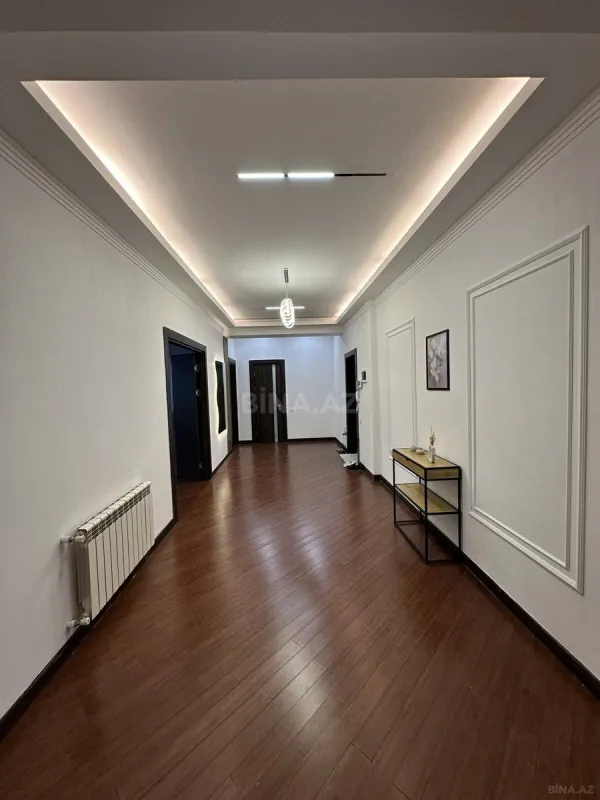 Satılır 3 otaqlı mənzil 136 m²