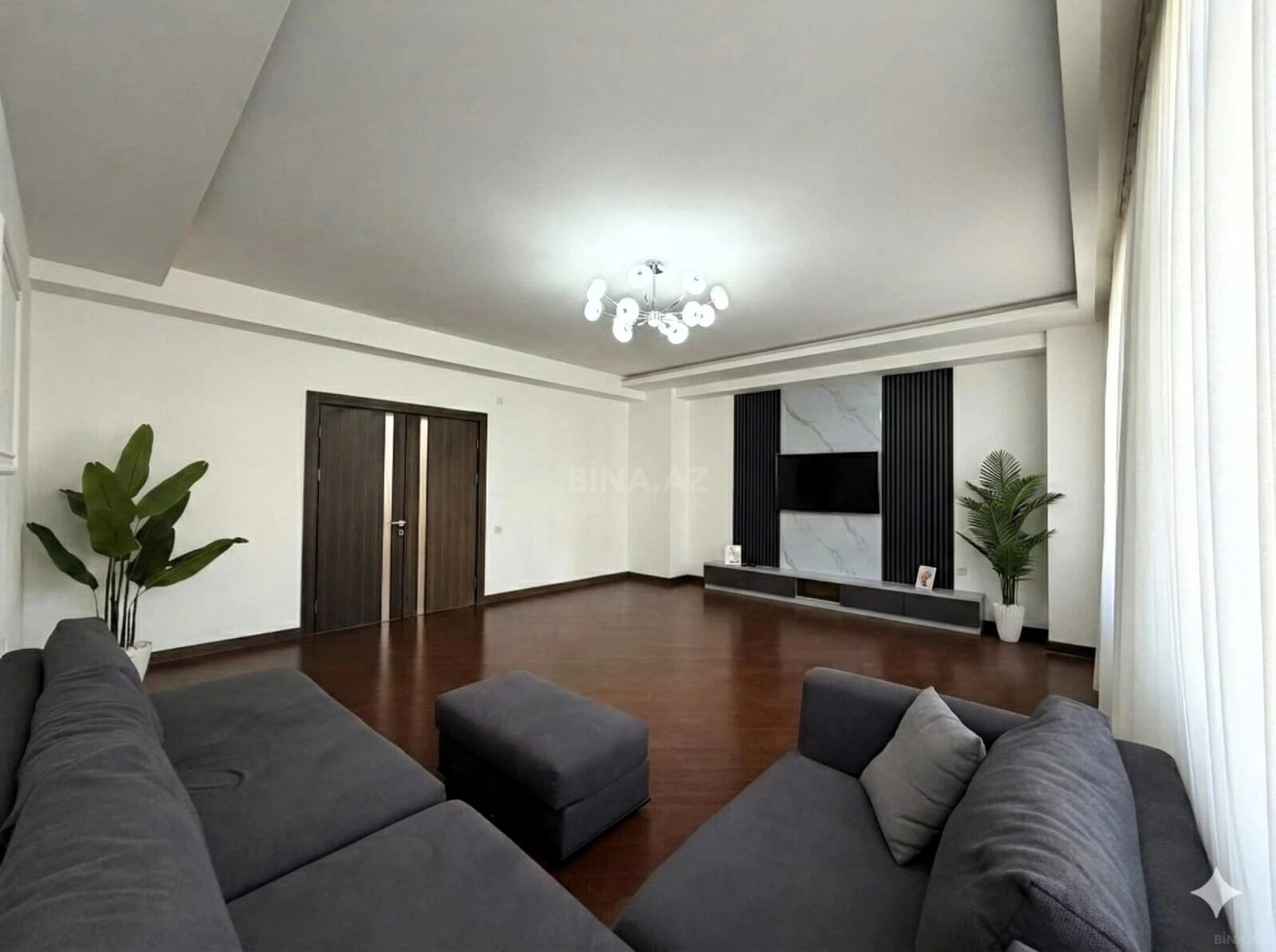 Satılır 3 otaqlı mənzil 136 m²