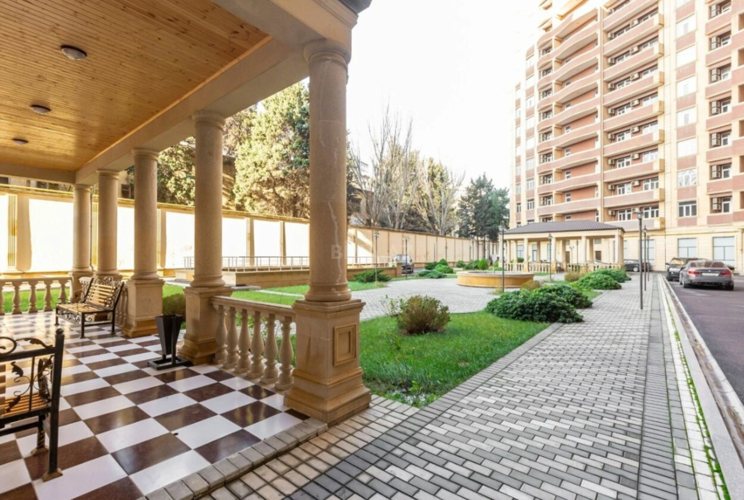 Satılır 3 otaqlı mənzil 136 m²