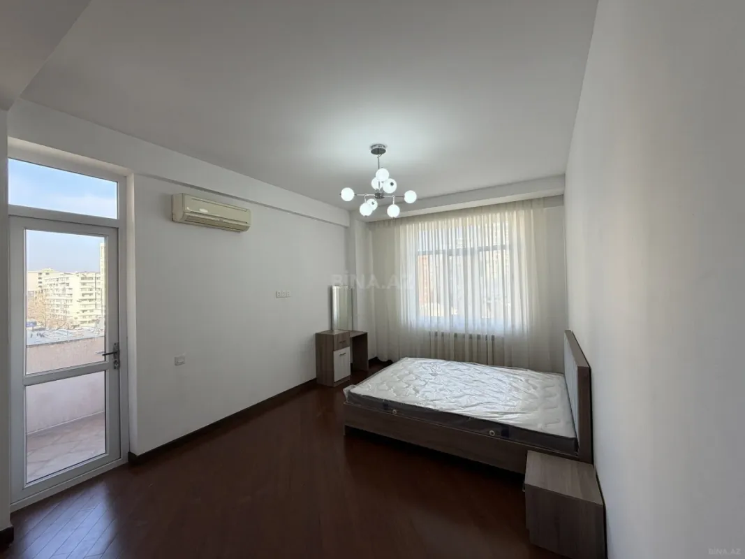 Satılır 3 otaqlı mənzil 136 m²