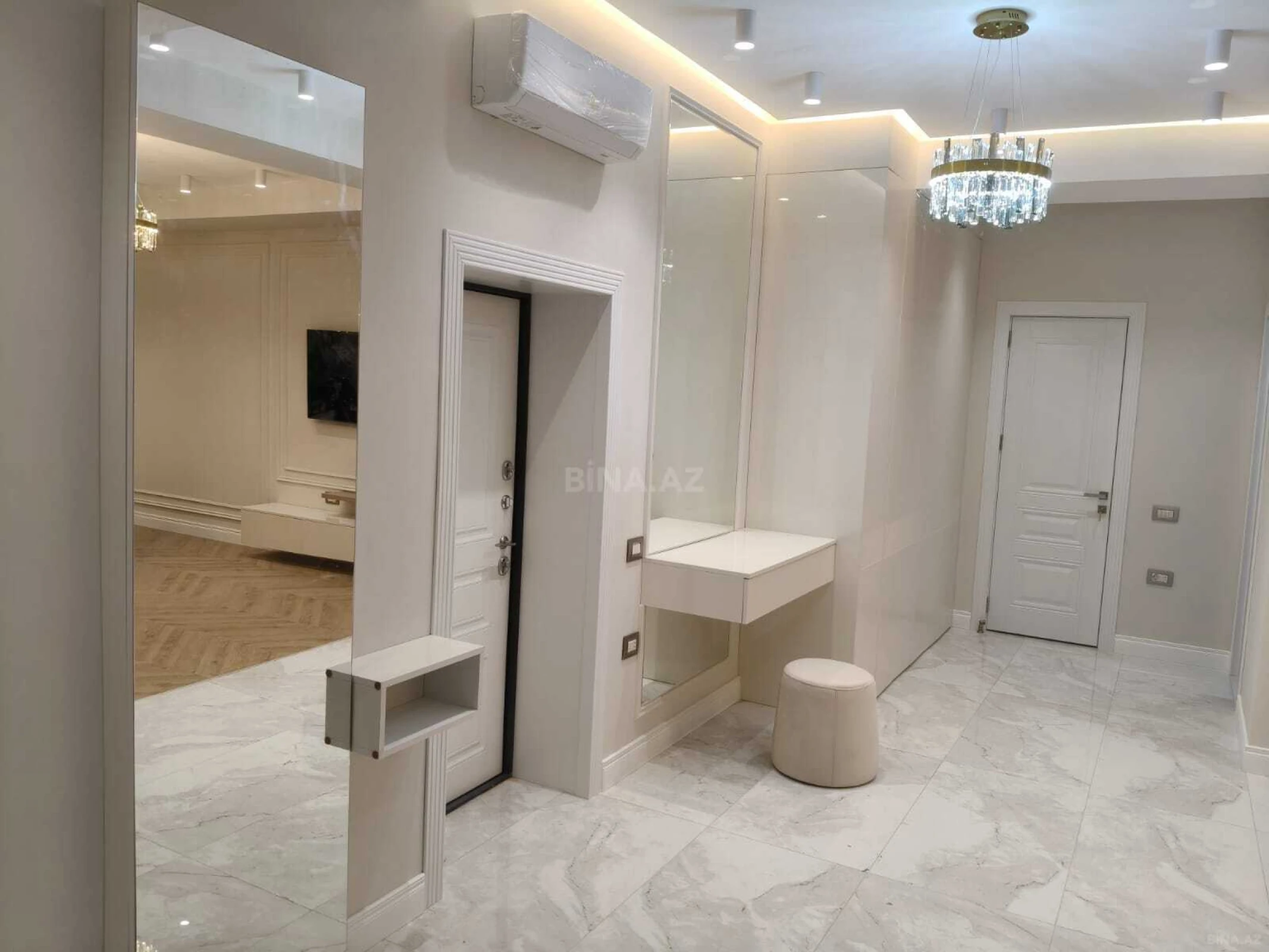 Kirayə verilir 3 otaqlı mənzil 120 m²