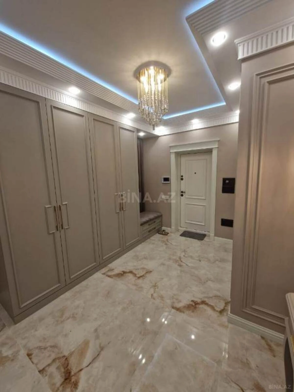 Satılır 3 otaqlı mənzil 110 m²