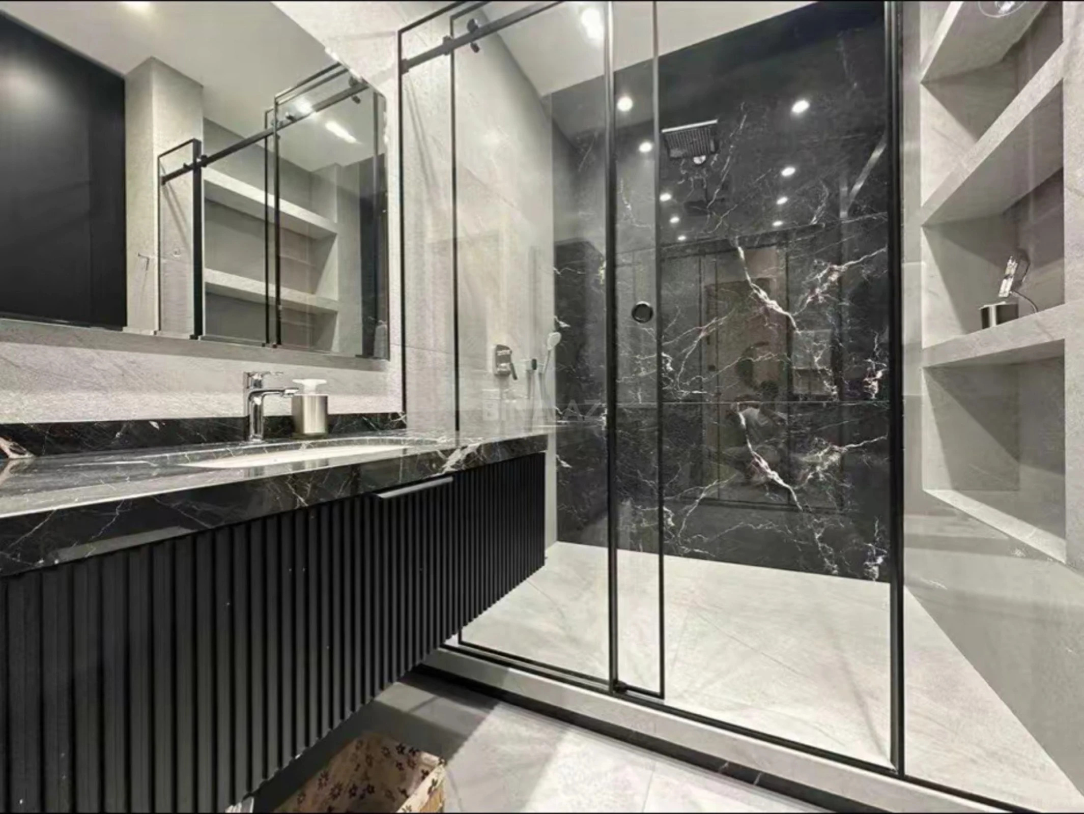 Satılır 2 otaqlı mənzil 70 m²