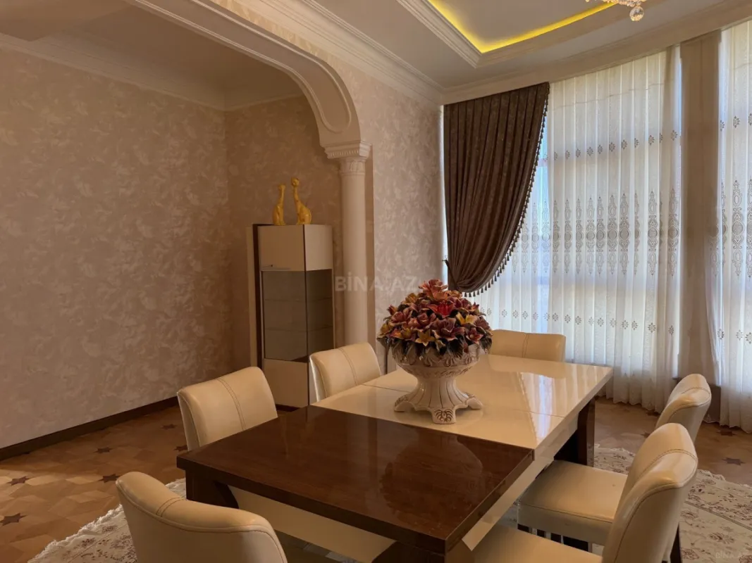 Satılır 6 otaqlı həyət evi 550 m²