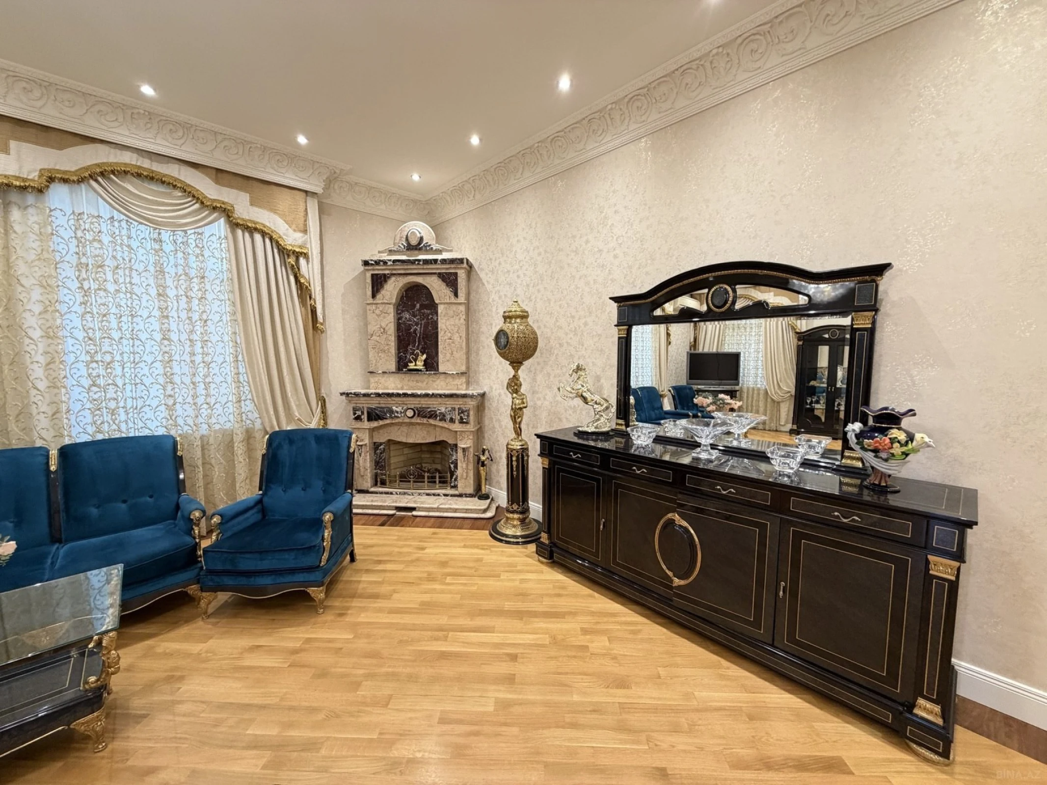 Satılır 6 otaqlı həyət evi 550 m²
