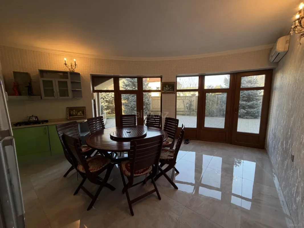 Satılır 6 otaqlı həyət evi 550 m²