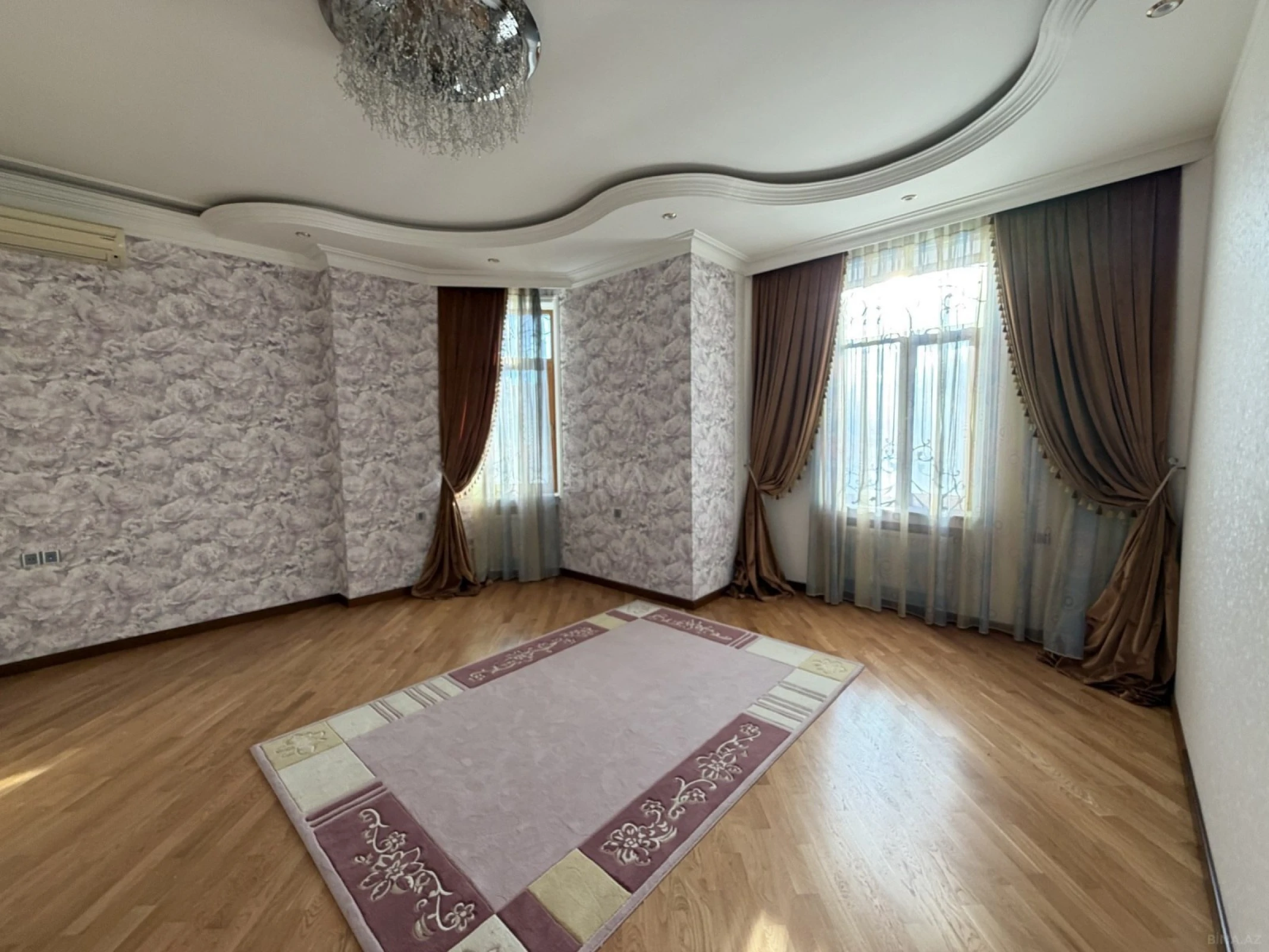Satılır 6 otaqlı həyət evi 550 m²
