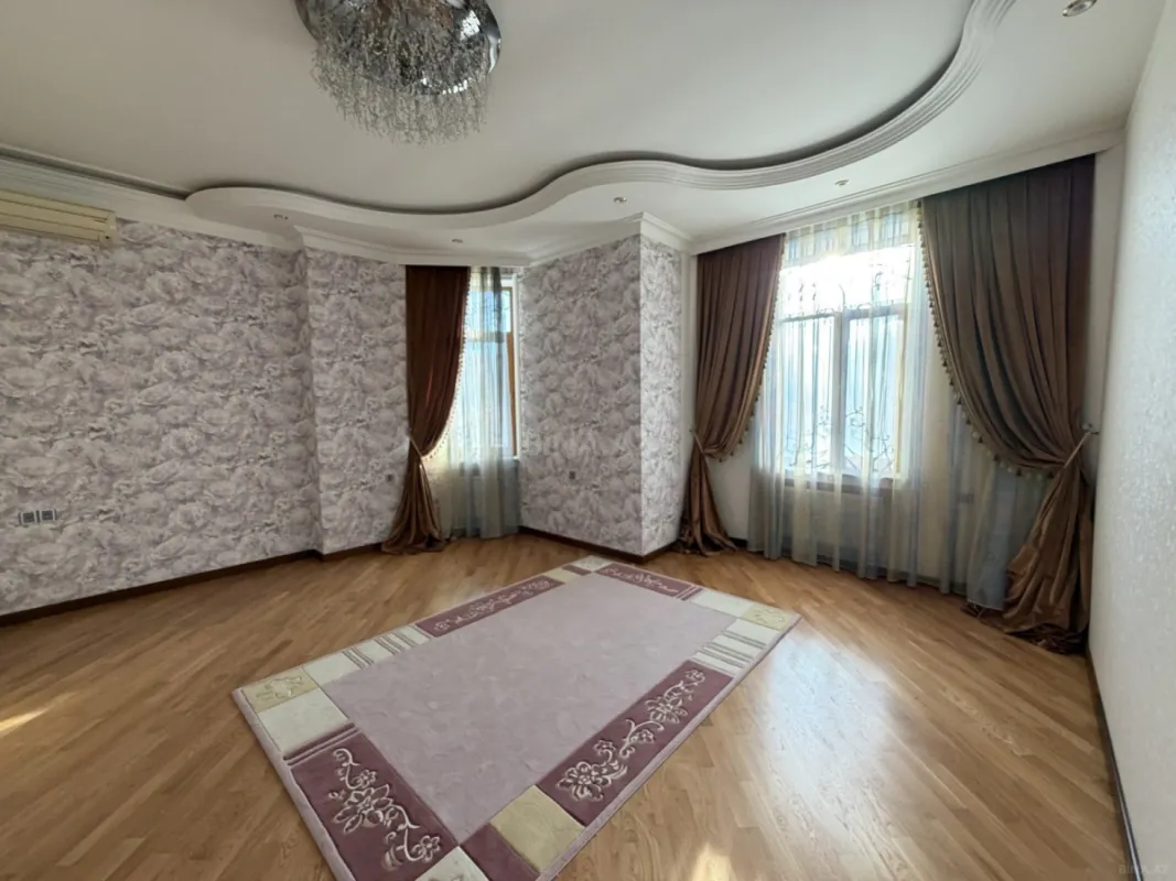 Satılır 6 otaqlı həyət evi 550 m²