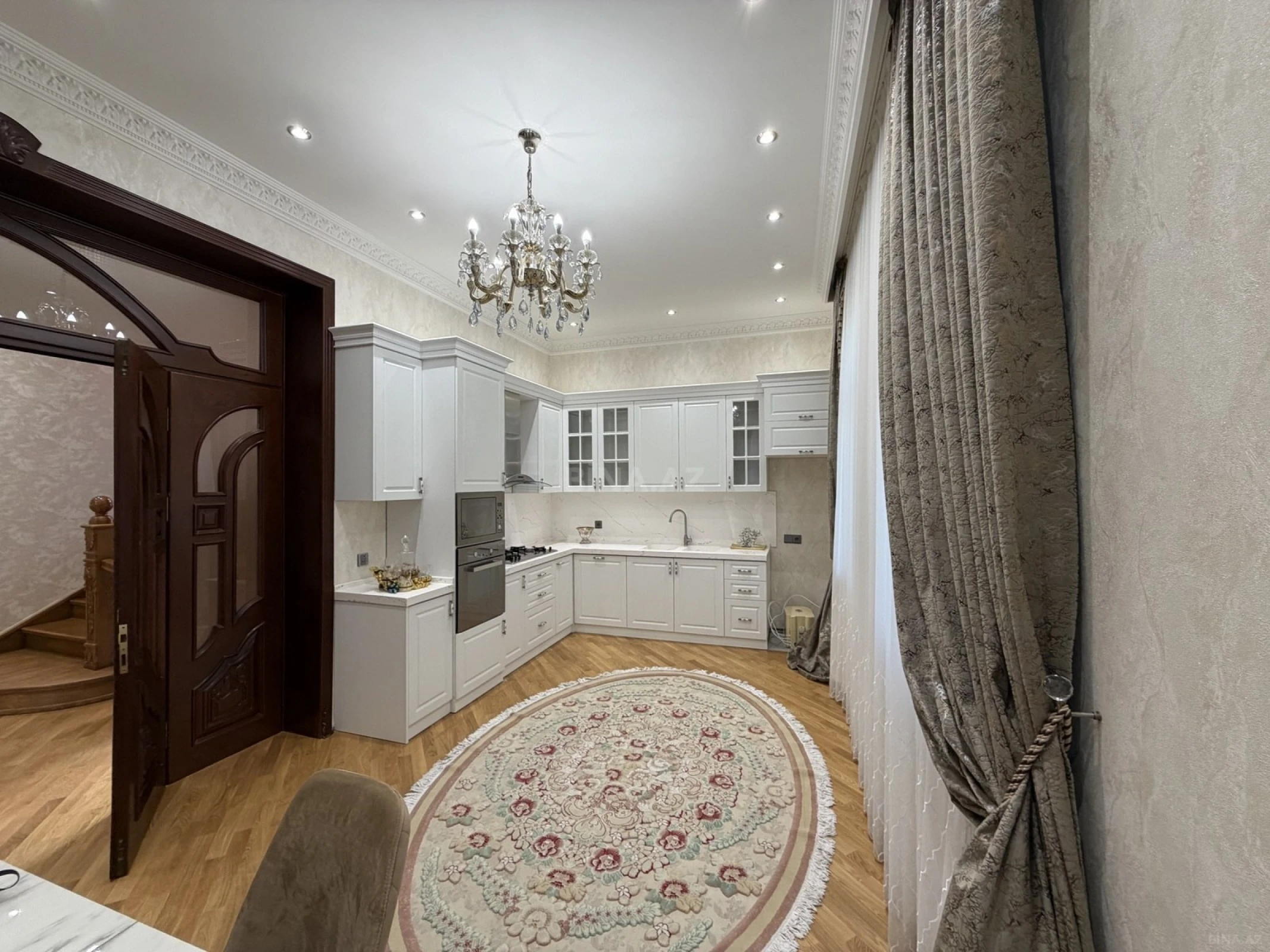Satılır 6 otaqlı həyət evi 550 m²