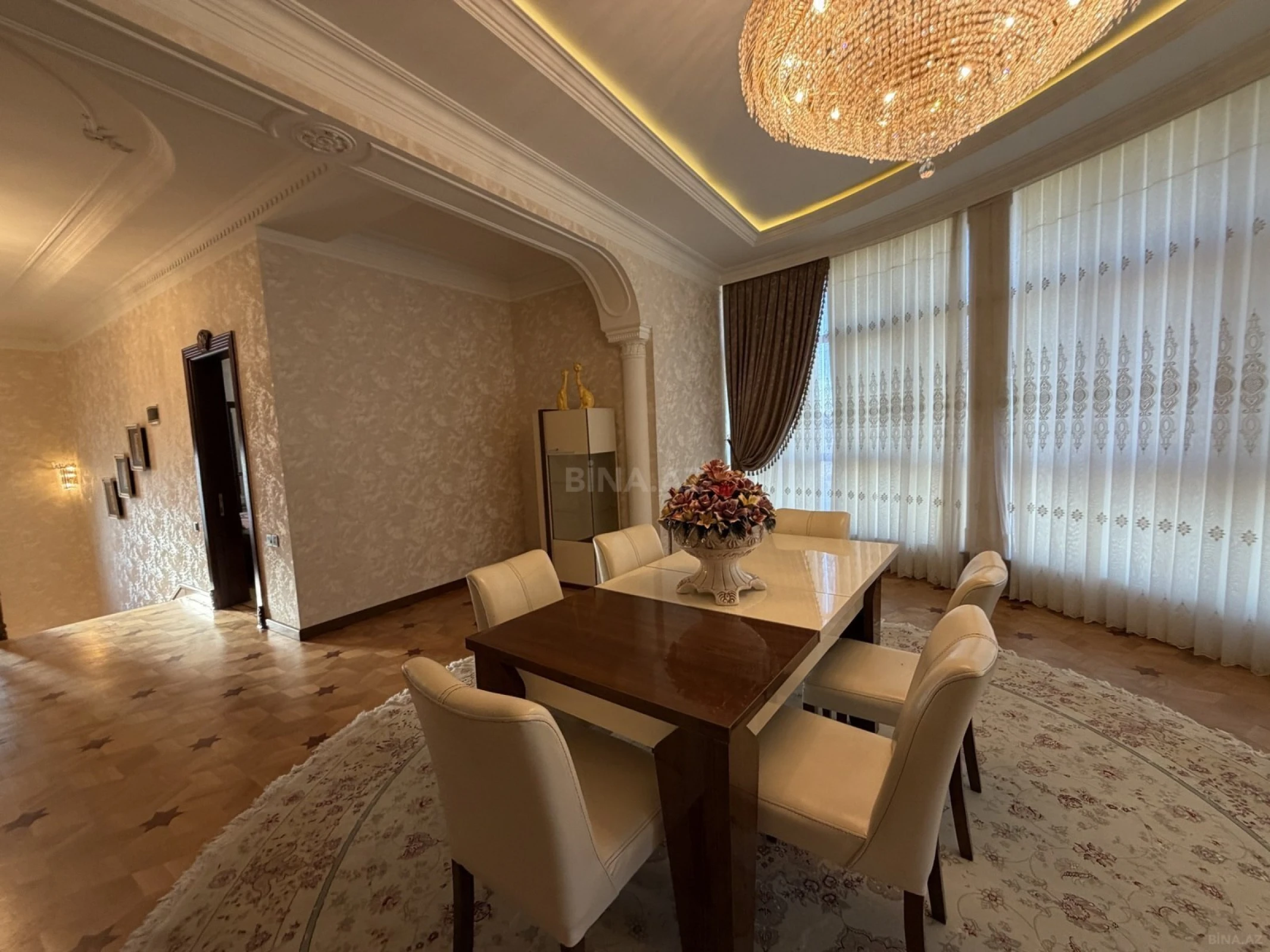 Satılır 6 otaqlı həyət evi 550 m²