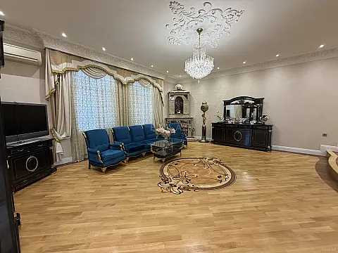 Satılır 6 otaqlı həyət evi 550 m²