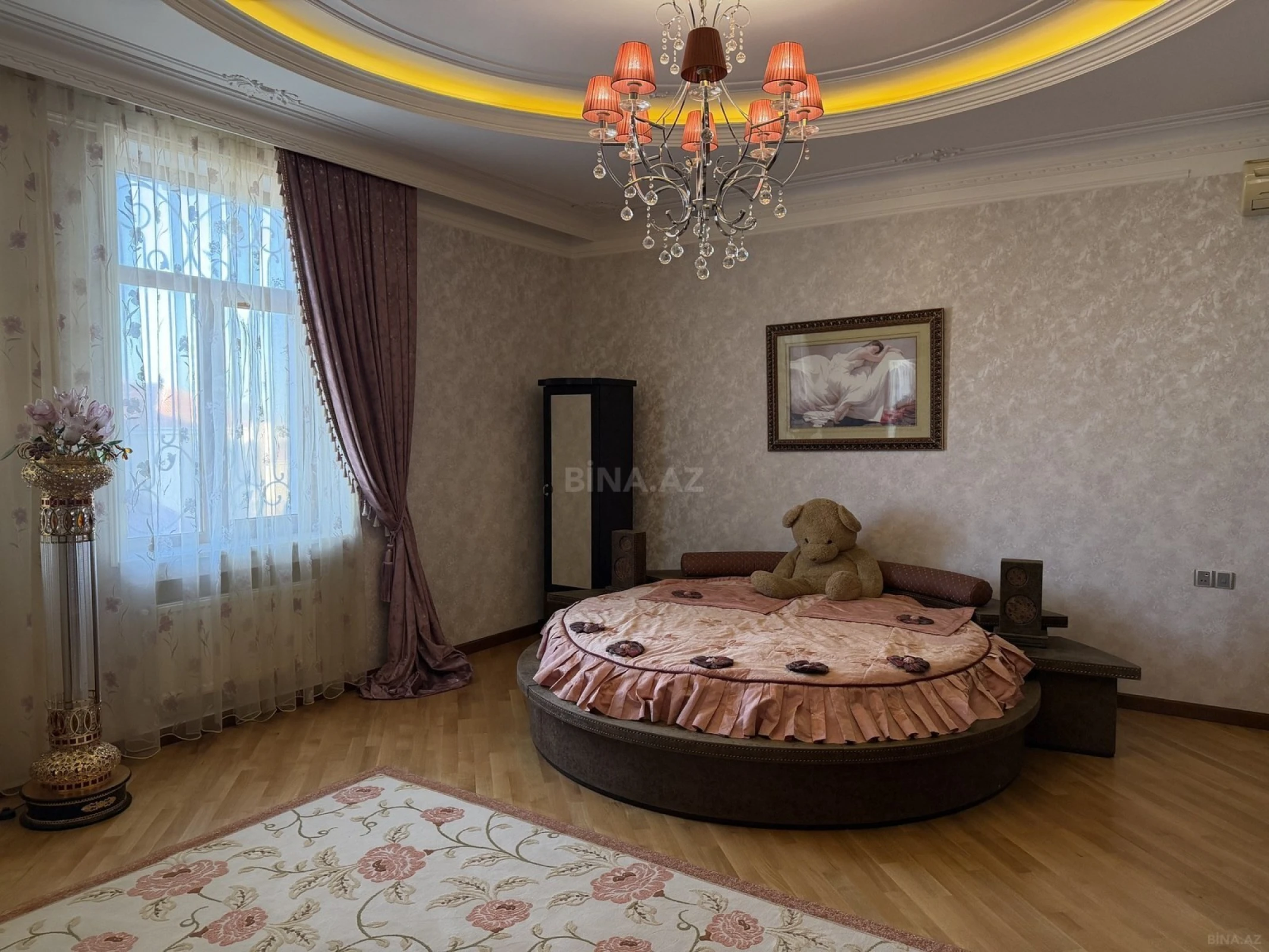 Satılır 6 otaqlı həyət evi 550 m²