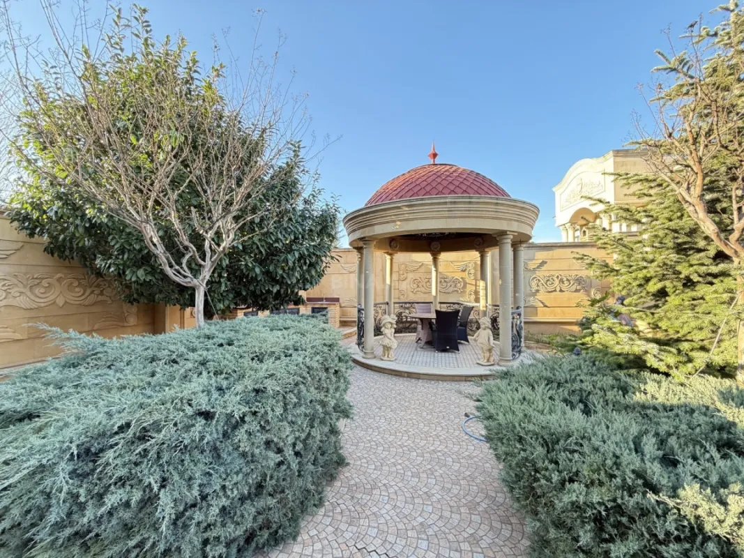 Satılır 6 otaqlı həyət evi 550 m²