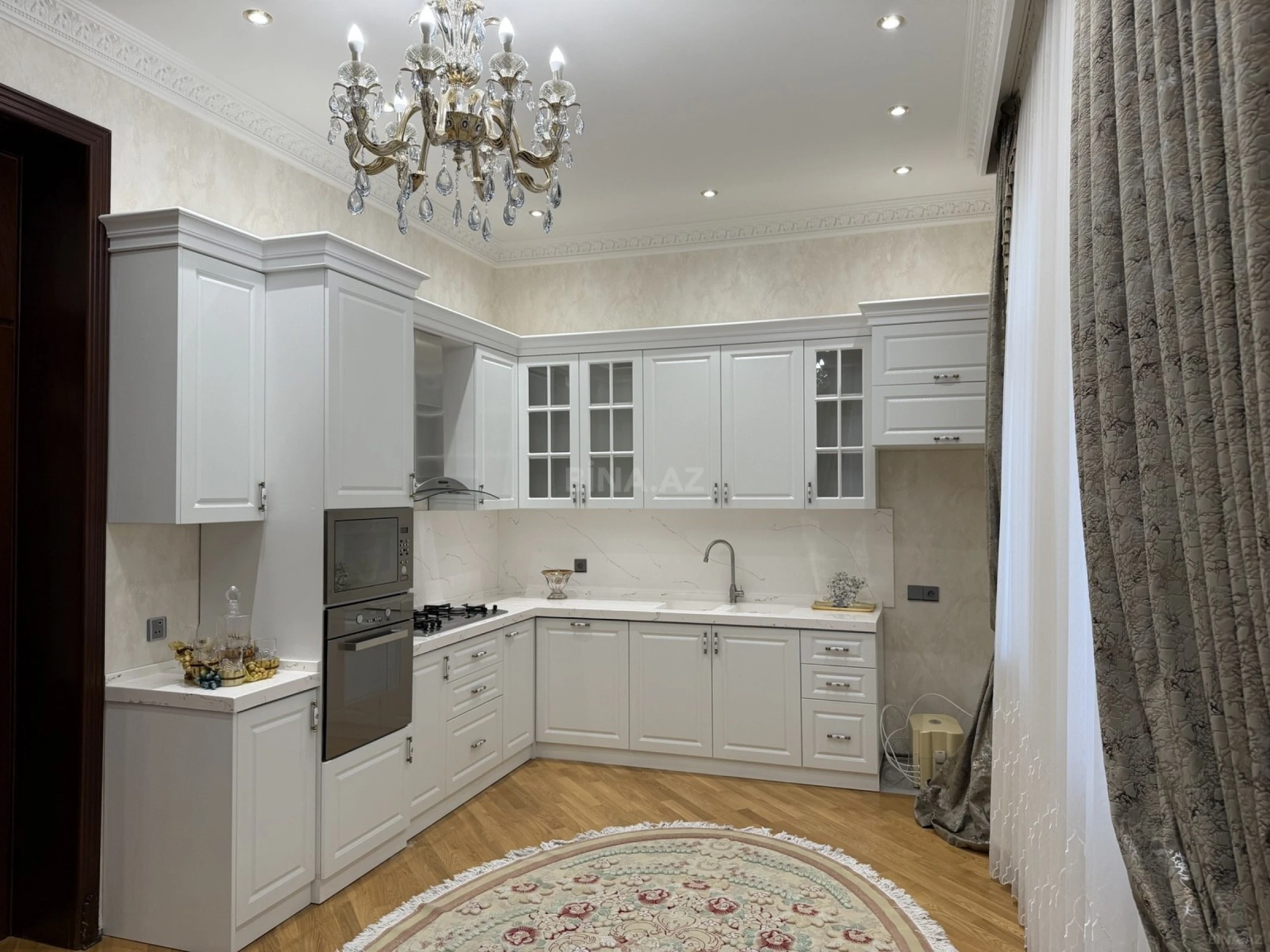 Satılır 6 otaqlı həyət evi 550 m²