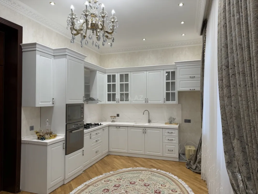 Satılır 6 otaqlı həyət evi 550 m²