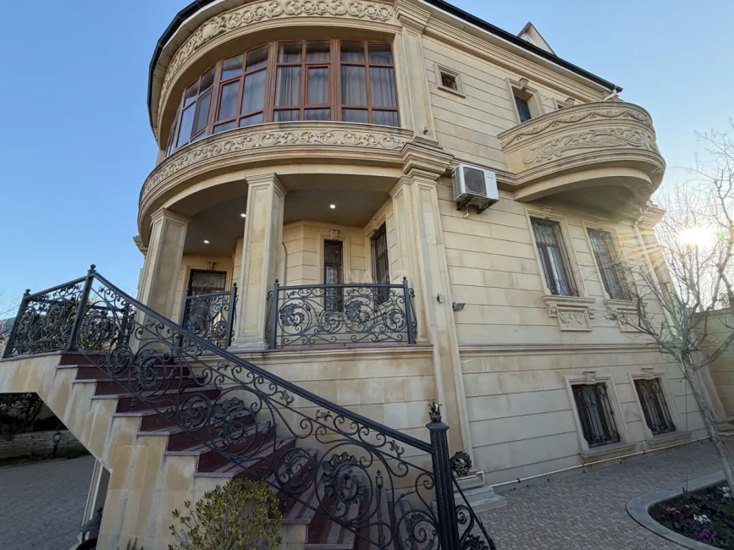 Satılır 6 otaqlı həyət evi 550 m²
