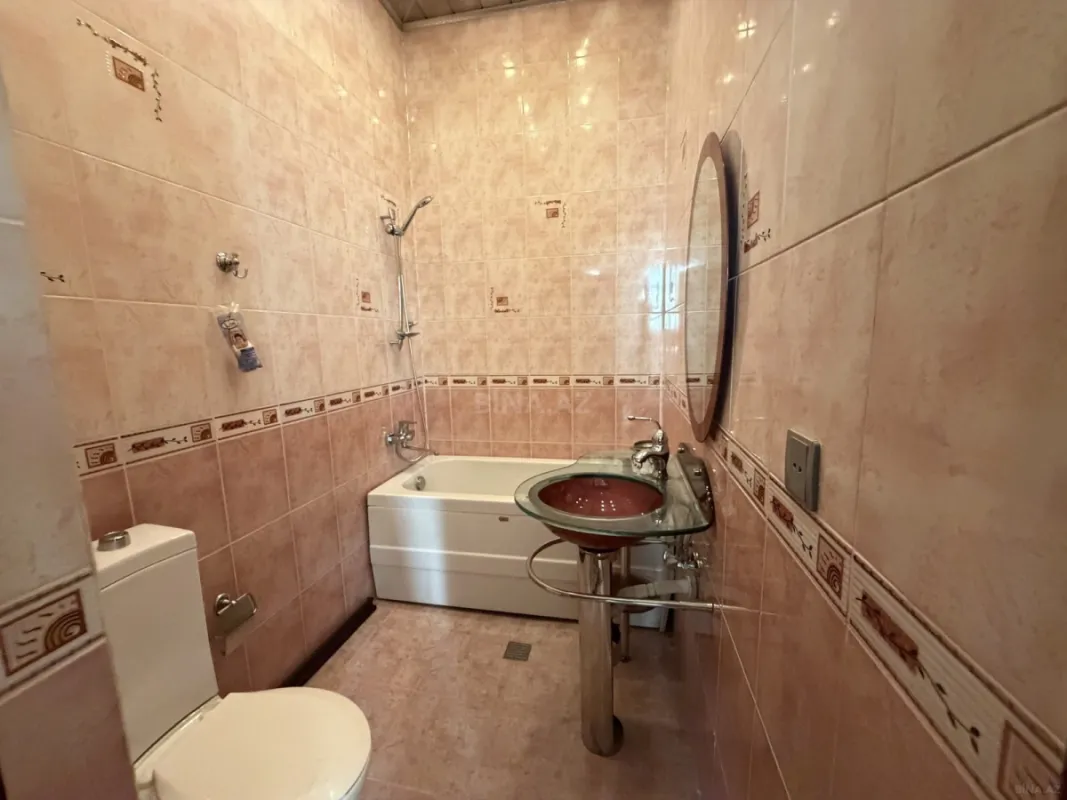 Satılır 6 otaqlı həyət evi 550 m²