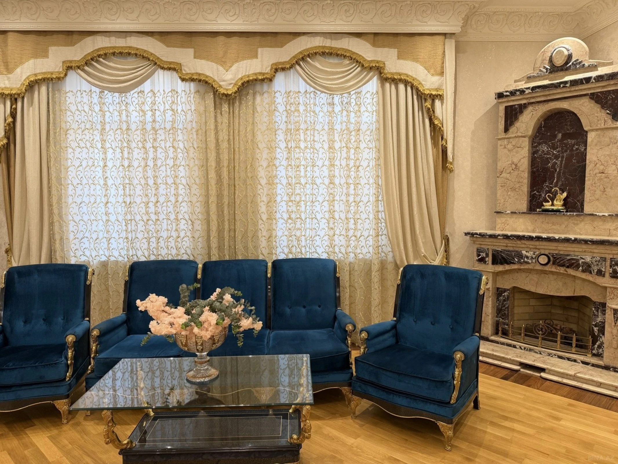 Satılır 6 otaqlı həyət evi 550 m²