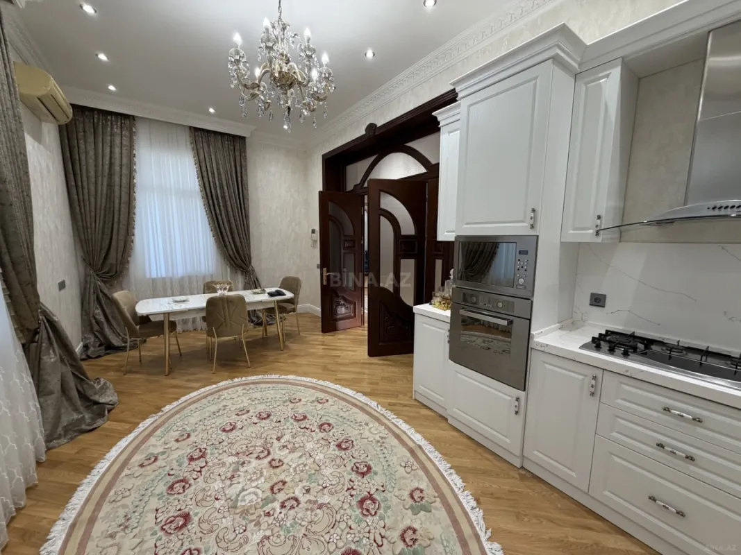Satılır 6 otaqlı həyət evi 550 m²