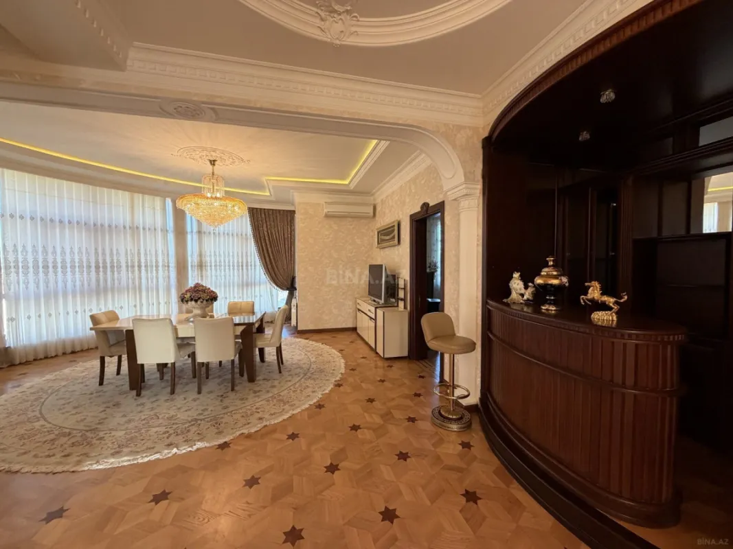 Satılır 6 otaqlı həyət evi 550 m²
