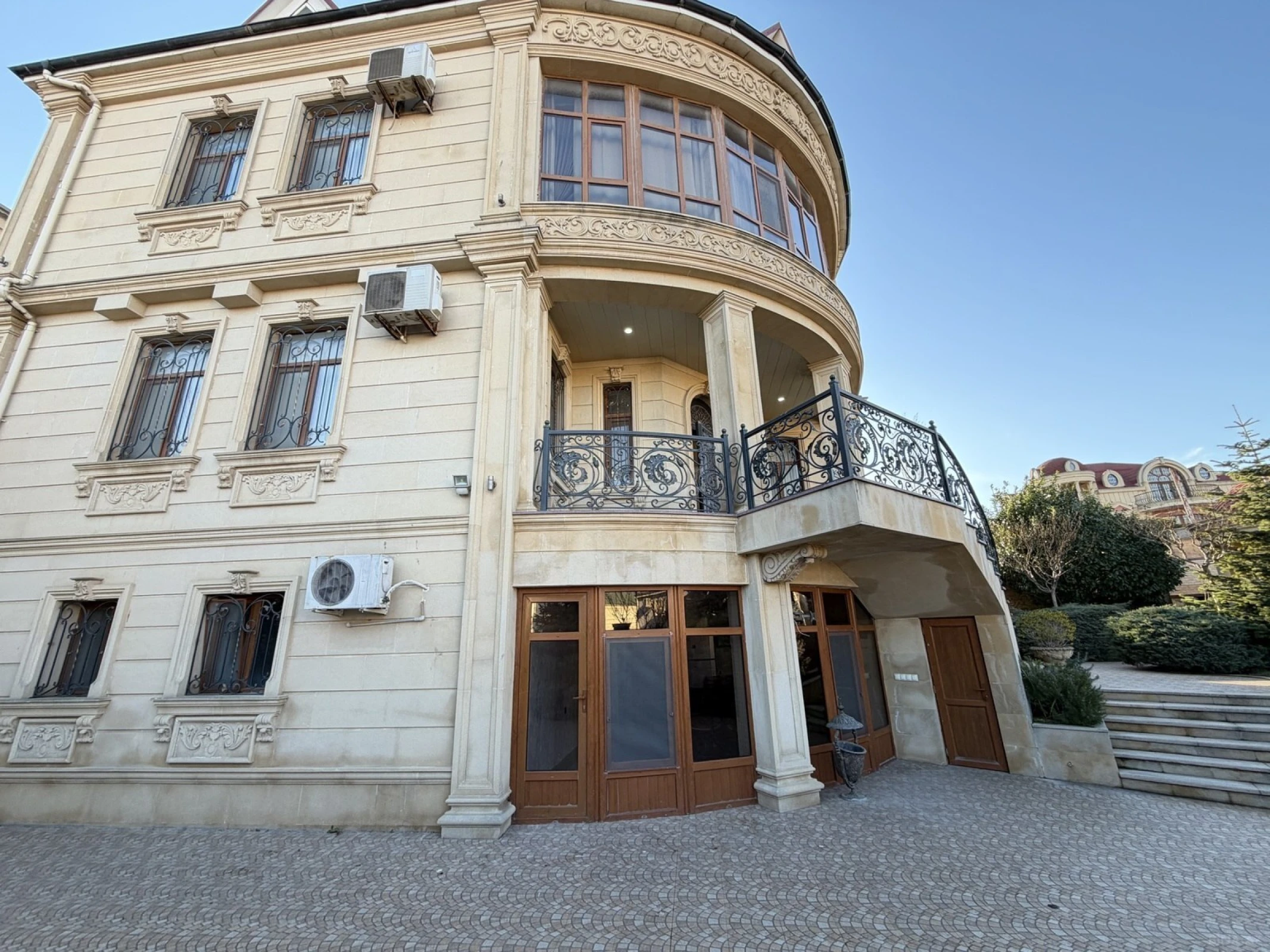 Satılır 6 otaqlı həyət evi 550 m²