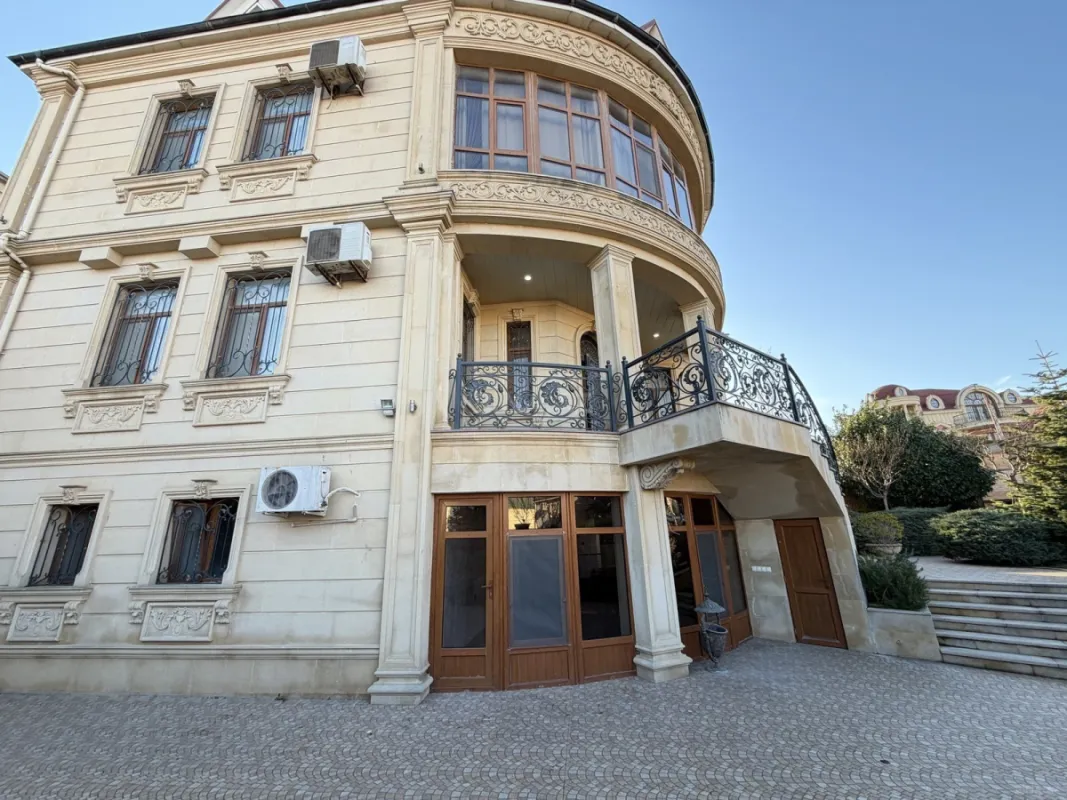 Satılır 6 otaqlı həyət evi 550 m²