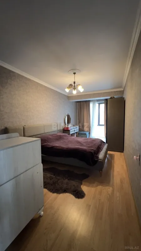 Satılır 2 otaqlı mənzil 82 m²