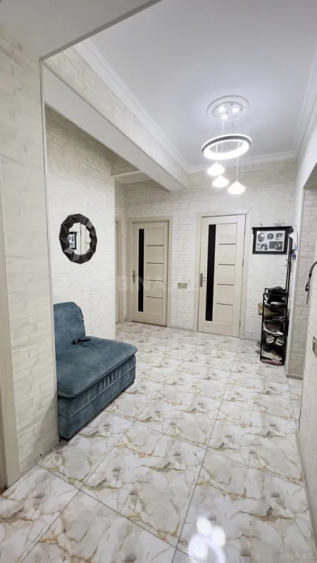 Satılır 2 otaqlı mənzil 82 m²