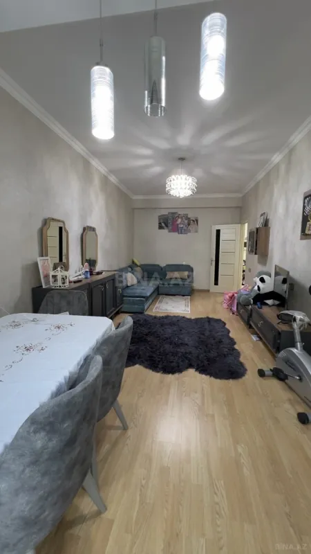 Satılır 2 otaqlı mənzil 82 m²